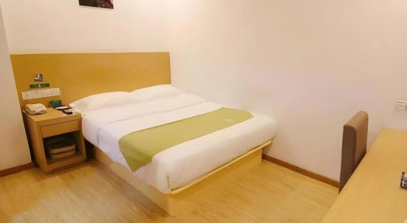 Bed in GreenTree Alliance Suzhou Zhangjiagang Nanfeng Town Hotel