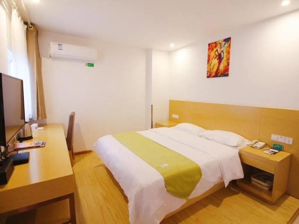 Bed in GreenTree Alliance Suzhou Zhangjiagang Nanfeng Town Hotel