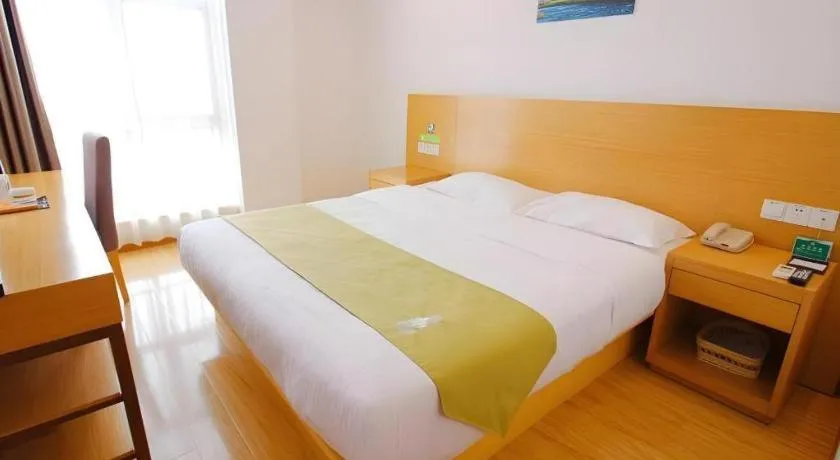 Bed in GreenTree Alliance Suzhou Zhangjiagang Nanfeng Town Hotel