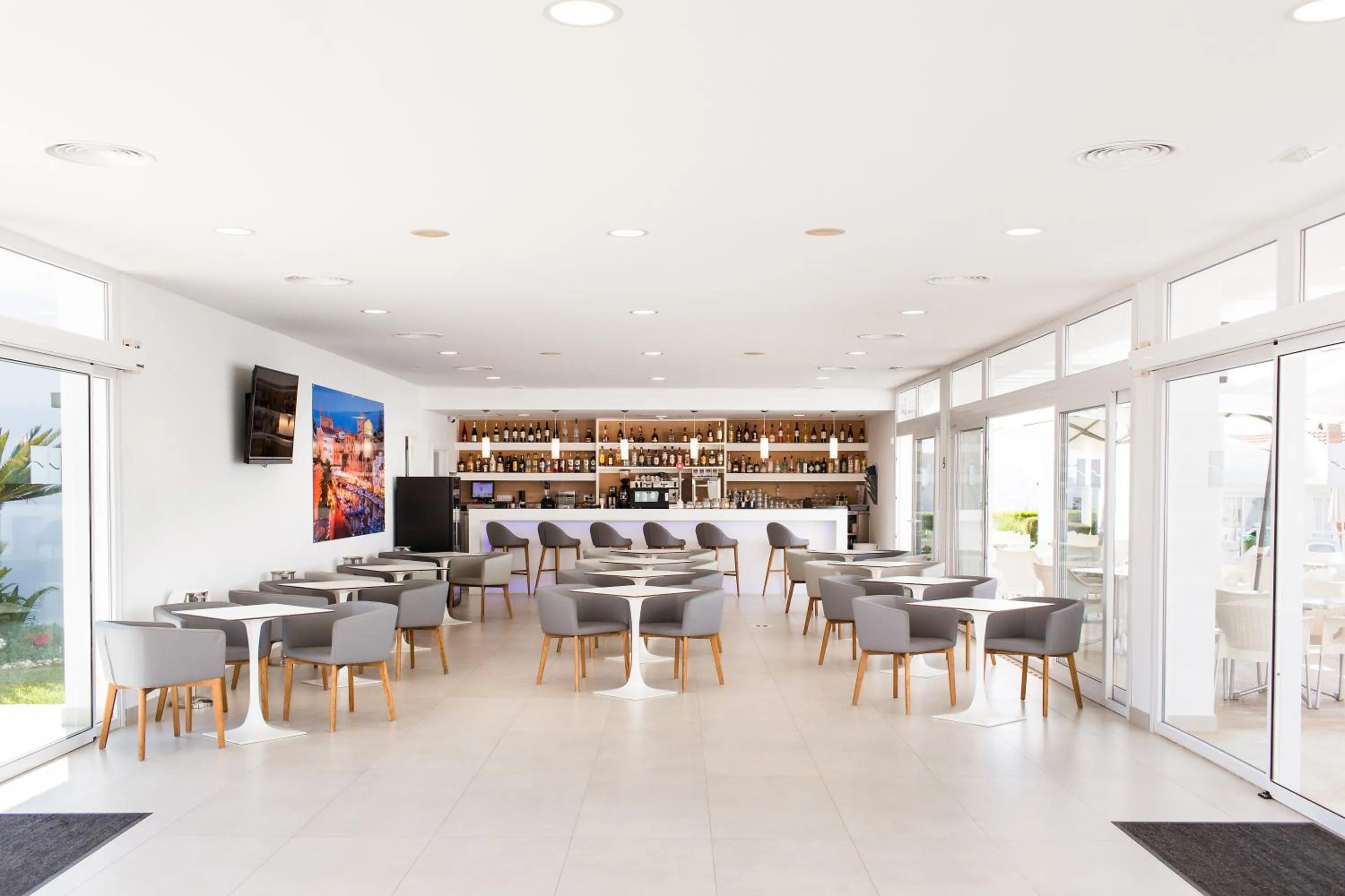 Restaurant/Places to Eat in Apartamentos Menorcamar