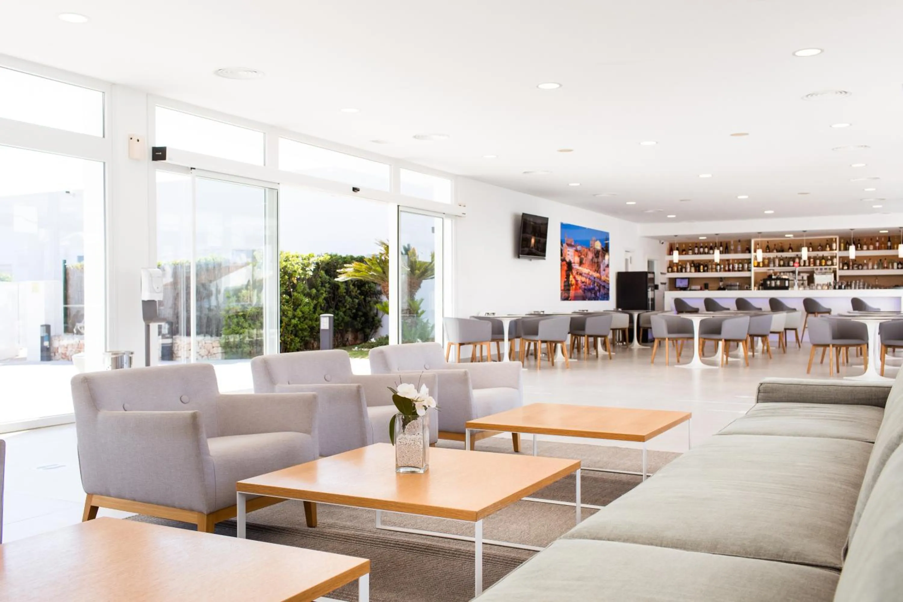 Restaurant/places to eat, Lounge/Bar in Apartamentos Menorcamar