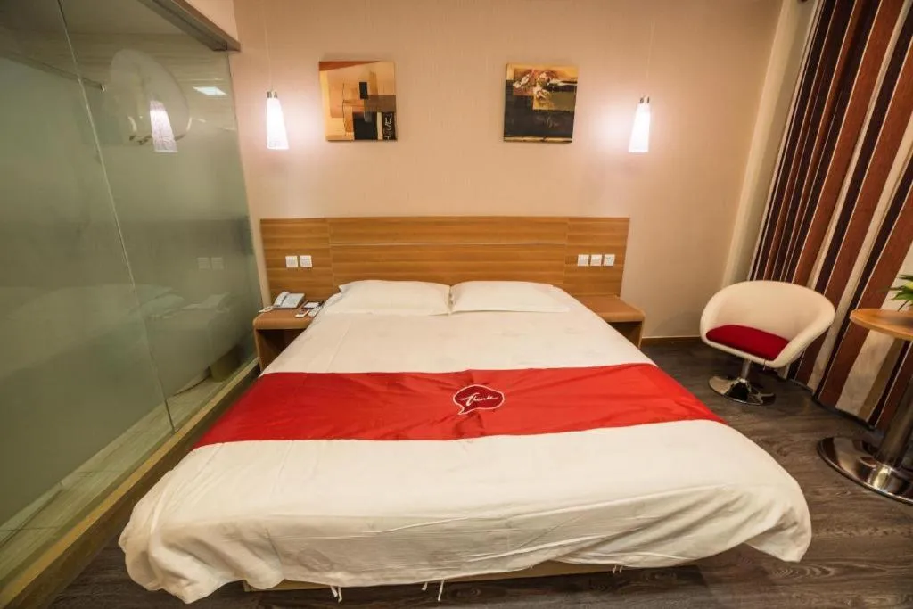 Bed in Thank Inn Plus Hotel Wuxi Xishan District Leather City