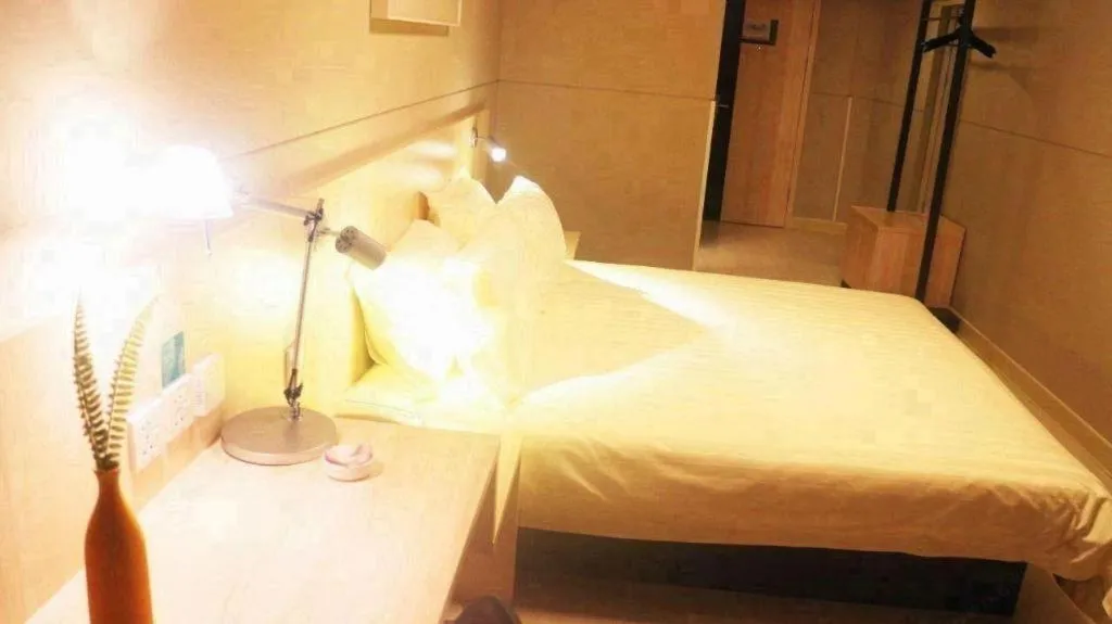 Bed in Jinjiang Inn Pingliang West Railway Station Xuanhe New City