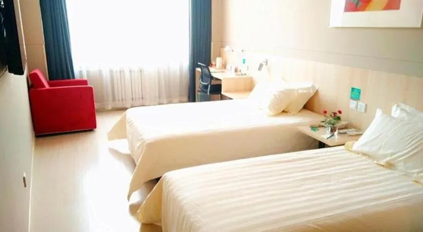 Bed in Jinjiang Inn Pingliang West Railway Station Xuanhe New City