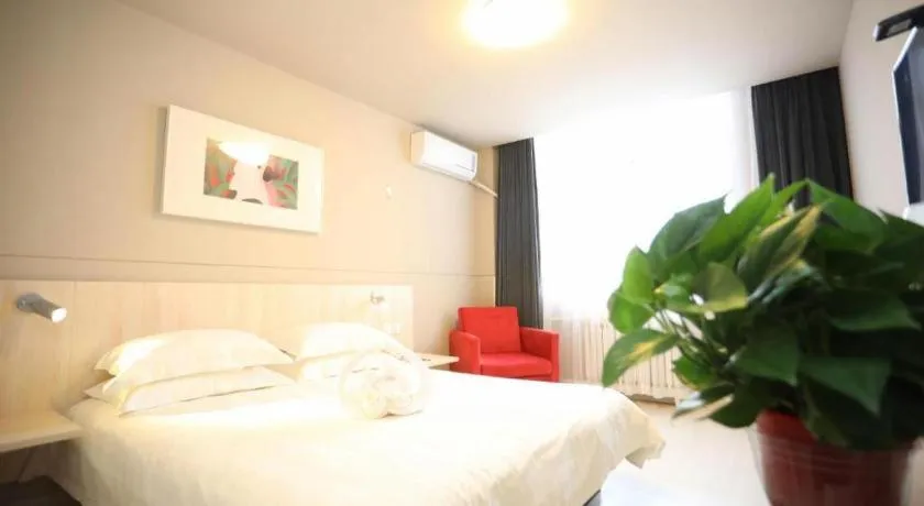 Bed in Jinjiang Inn Pingliang West Railway Station Xuanhe New City