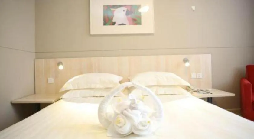 Bed in Jinjiang Inn Pingliang West Railway Station Xuanhe New City