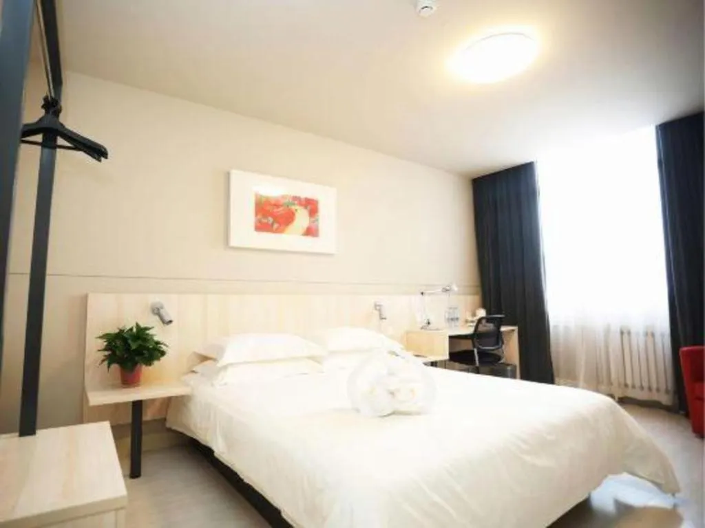 Bed in Jinjiang Inn Pingliang West Railway Station Xuanhe New City