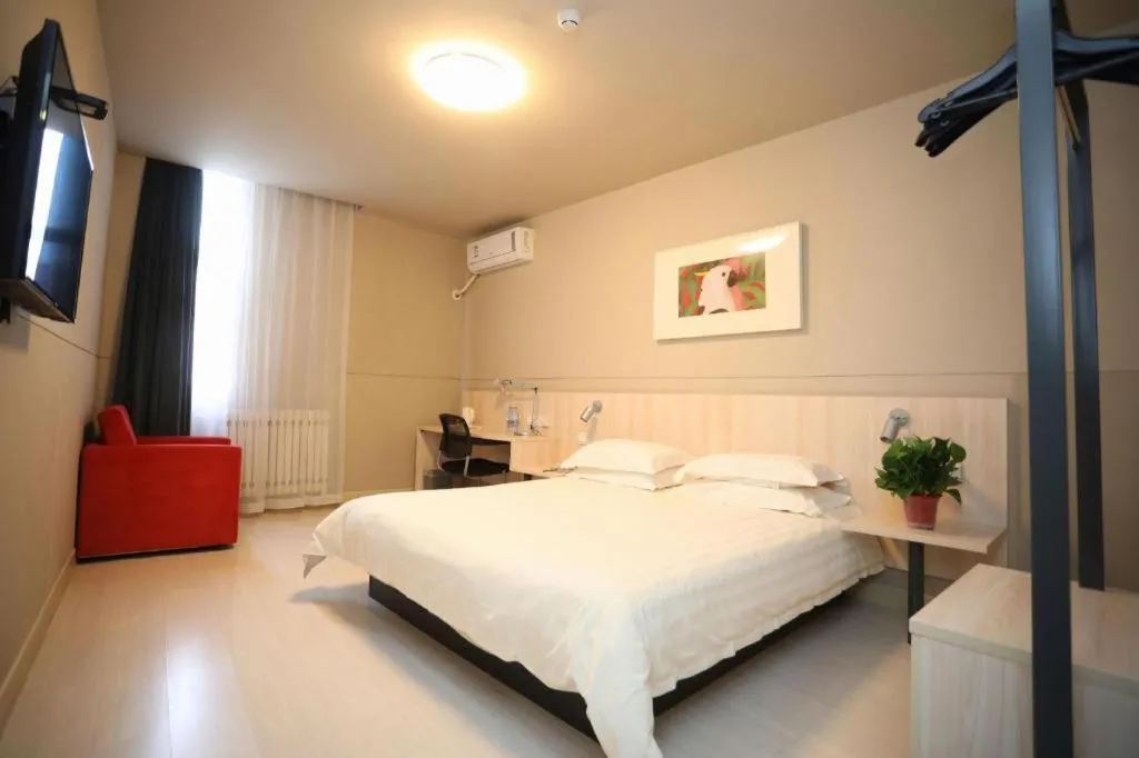 Bed in Jinjiang Inn Pingliang West Railway Station Xuanhe New City