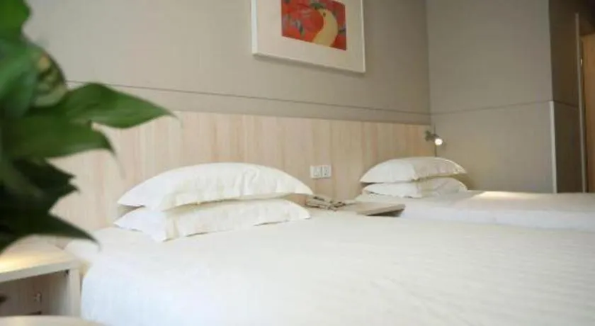 Bed in Jinjiang Inn Pingliang West Railway Station Xuanhe New City