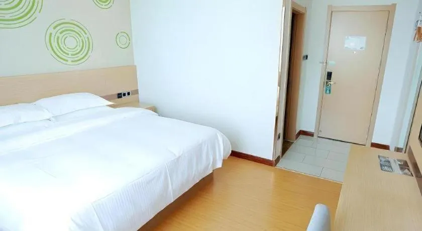 Bed in GreenTree Inn Yichun Qingshan Street Express Hotel