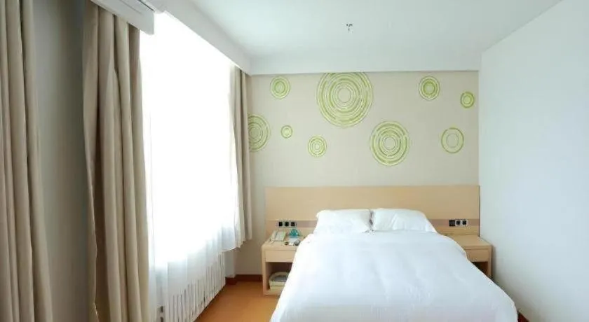 Bed in GreenTree Inn Yichun Qingshan Street Express Hotel