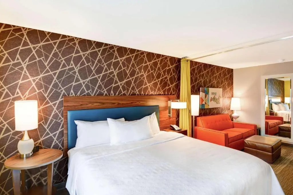 Bed in Home2 Suites by Hilton Green Bay