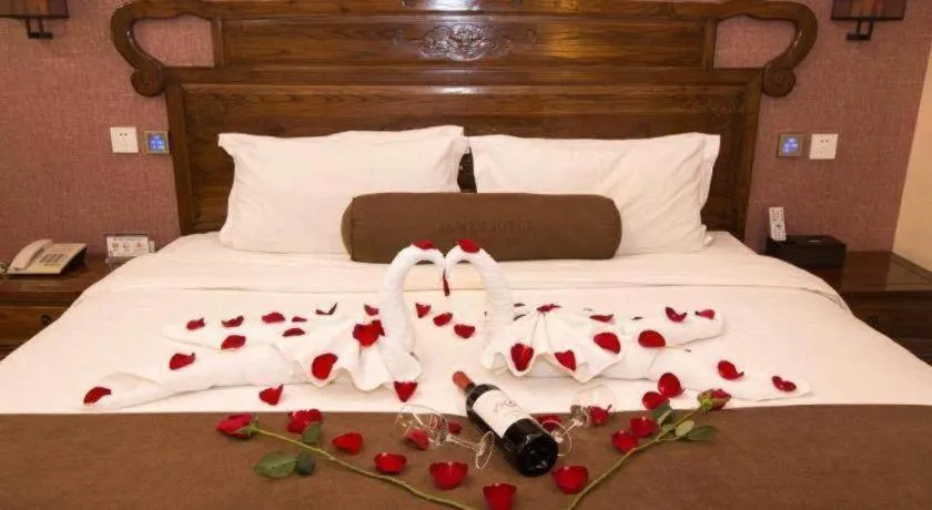 Bed in James Joyce Coffetel Xian Dayanta Metro Station Branch