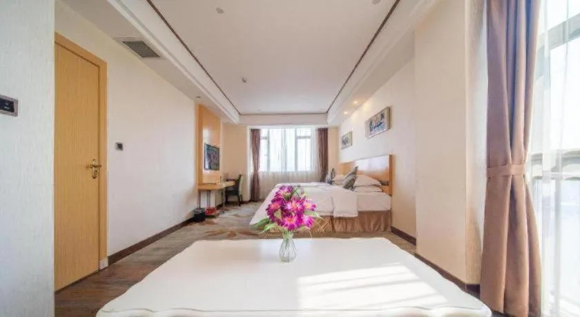 Bed in GreenTree Alliance Foshan West Station Luowu Road Hotel