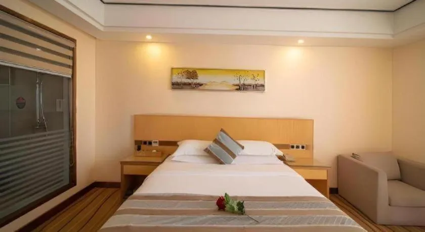 Bed in GreenTree Alliance Foshan West Station Luowu Road Hotel