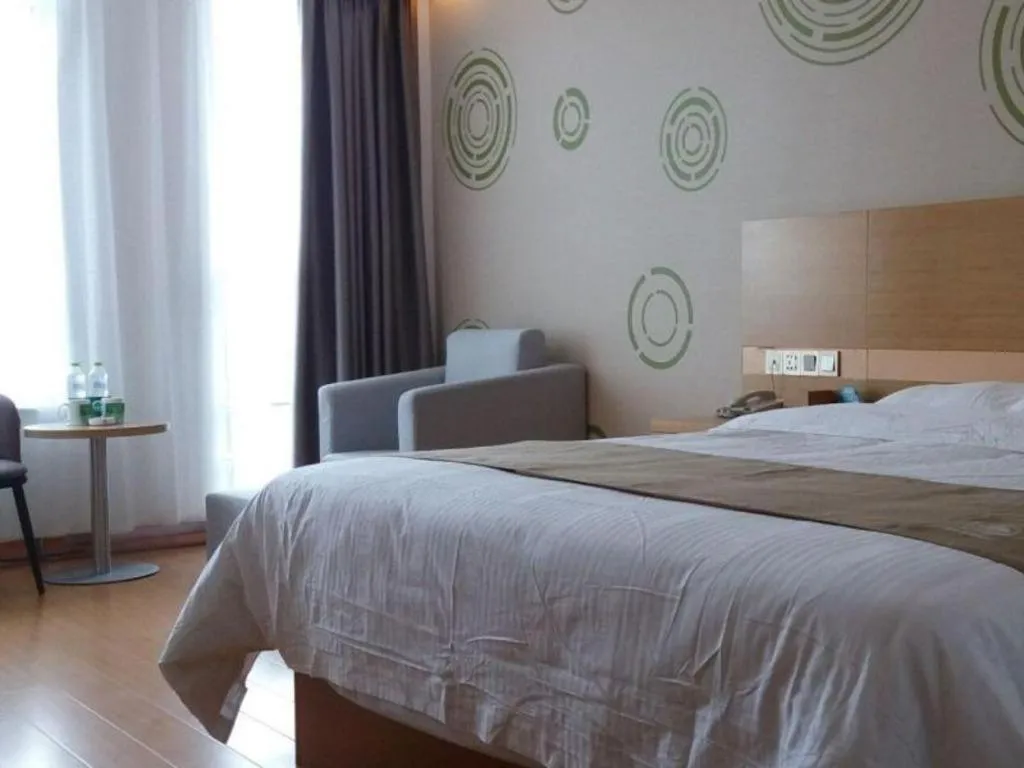 Bed in GreenTree Inn Shandong Heze Caoxian Zhuangzhai Town Oriental Times City Business Hotel