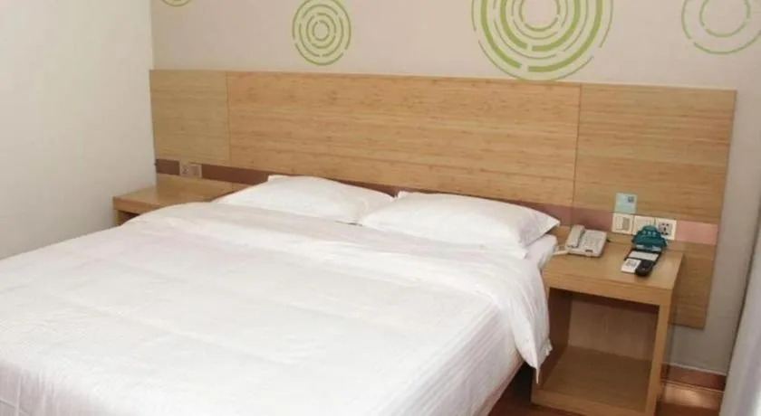 Bed in GreenTree Inn Binzhou Wudi County Yinzuo Plaza Express Hotel