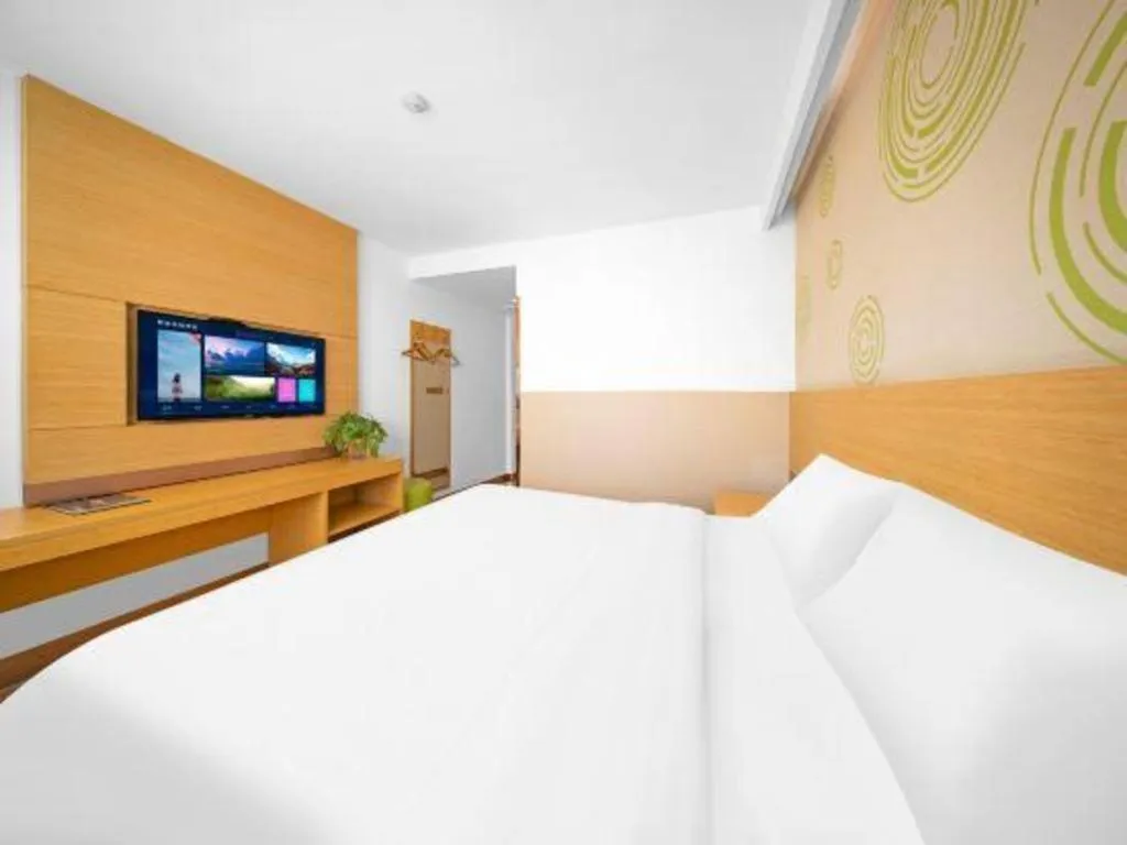 Bed in GreenTree Inn Binzhou Wudi County Yinzuo Plaza Express Hotel