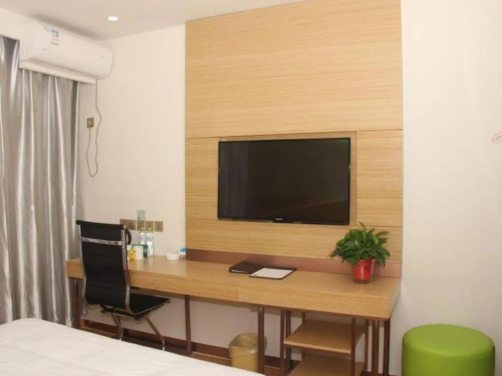 Bed in GreenTree Inn Binzhou Wudi County Yinzuo Plaza Express Hotel