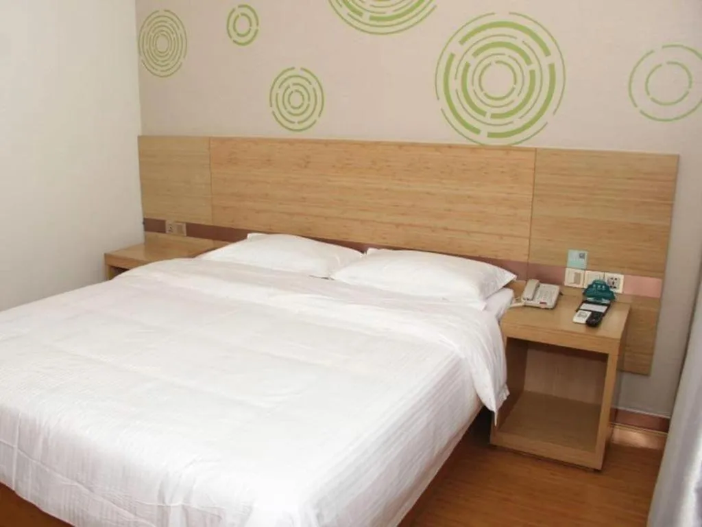 Bed in GreenTree Inn Binzhou Wudi County Yinzuo Plaza Express Hotel