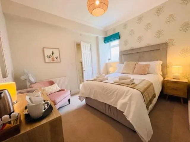 Bedroom, Bed in Beaches Guest House