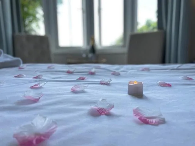 Bedroom, Bed in Beaches Guest House