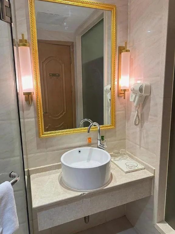 Vienna 3 Best Shanghai Baoshan Fengxiang Road