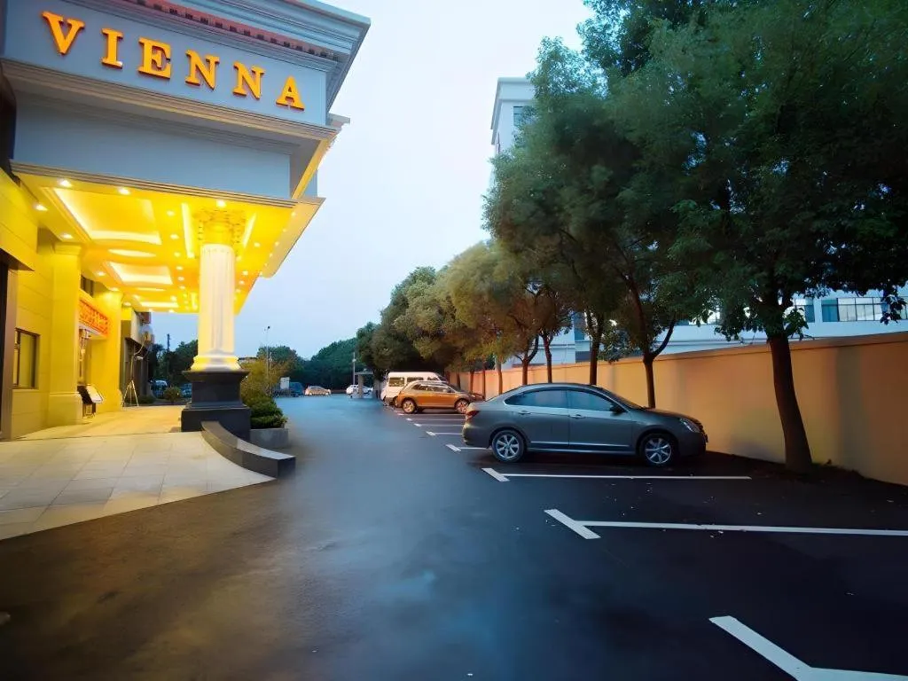 Vienna 3 Best Shanghai Baoshan Fengxiang Road