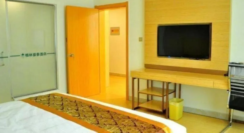 Bed in GreenTree Inn Liaocheng Donge Culture Street Express Hotel