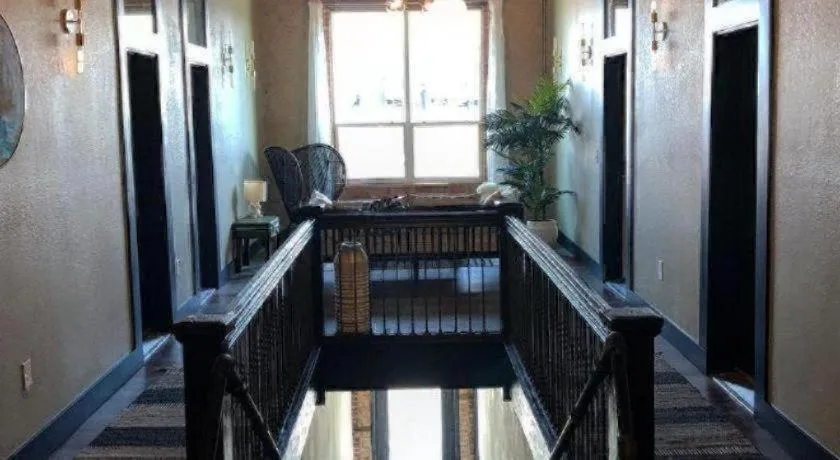 Deep Ellum Hostel - Adults Only