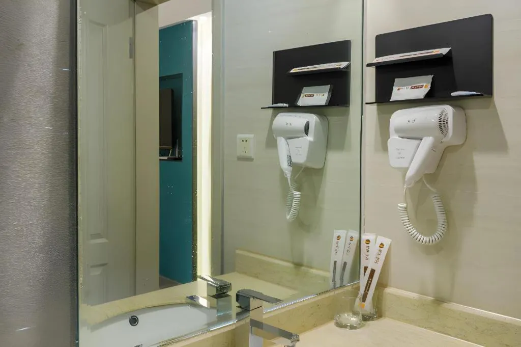 Jingtu hotel zhanjiang dingsheng plaza store