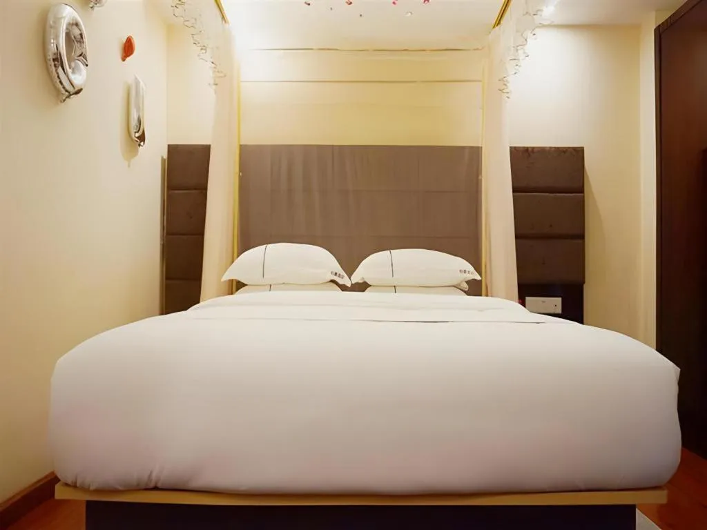 Bed in Jingtu hotel zhanjiang dingsheng plaza store