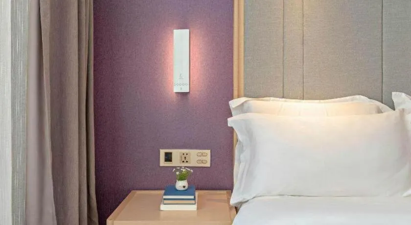 Bed in Lavande Hotels Guangzhou Baiyun Avenue North Metro Station