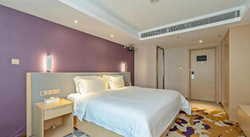 Bed in Lavande Hotels Guangzhou Baiyun Avenue North Metro Station