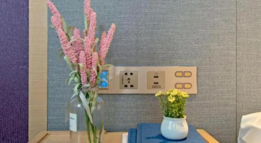 Lavande Hotels Guangzhou Baiyun Avenue North Metro Station