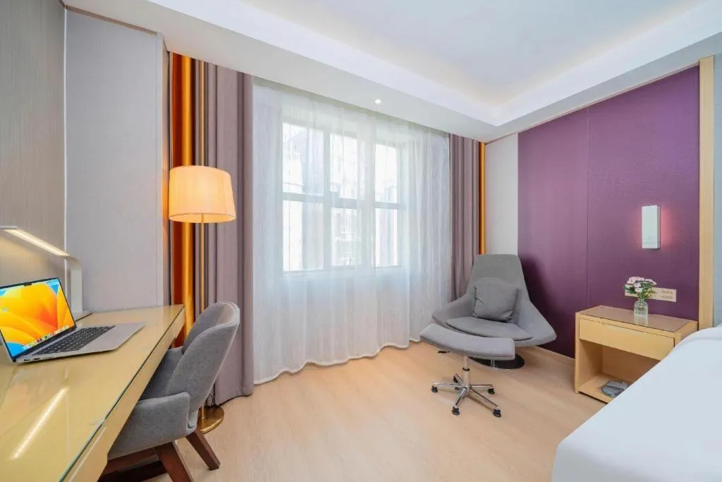 Bed in Lavande Hotels Guangzhou Baiyun Avenue North Metro Station