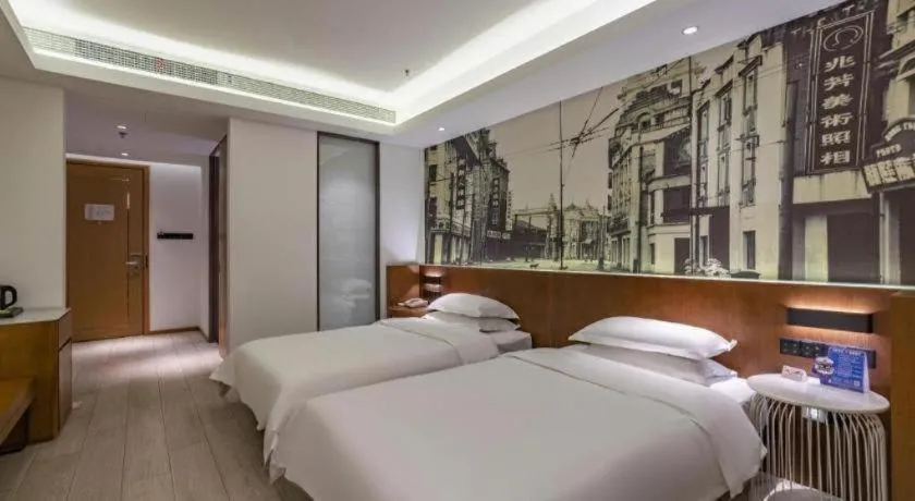 Bed in Jinjiang Metropolo Hotel Shanghai Hongqiao International Exhibition Center Branch