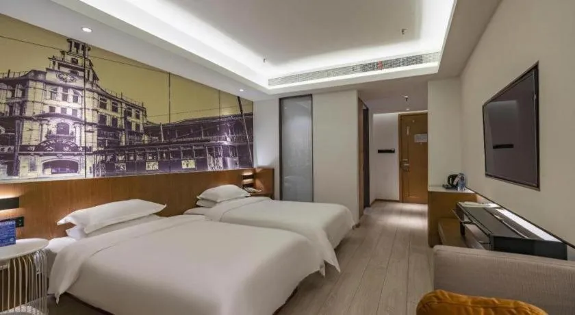 Bed in Jinjiang Metropolo Hotel Shanghai Hongqiao International Exhibition Center Branch