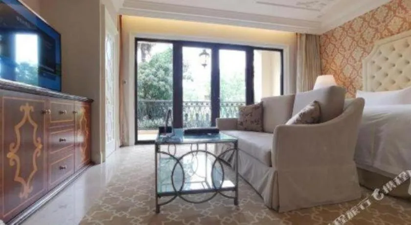 Bed in Wyndham Grand Plaza Royale Resort Nanjing