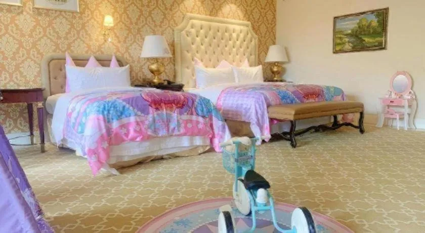 Bed in Wyndham Grand Plaza Royale Resort Nanjing