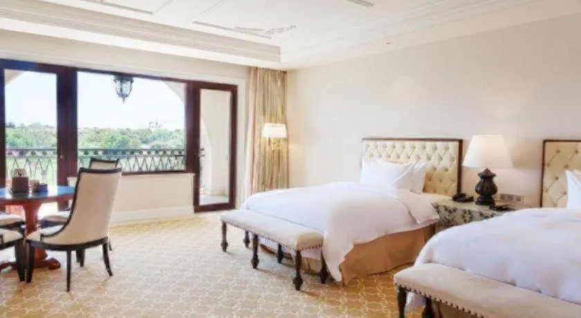 Bed in Wyndham Grand Plaza Royale Resort Nanjing