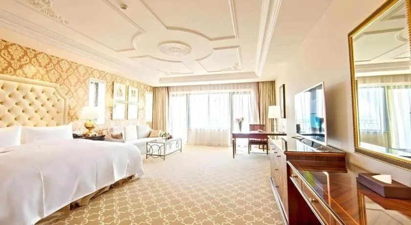 Bed in Wyndham Grand Plaza Royale Resort Nanjing