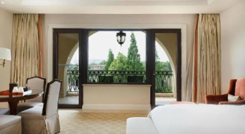 Bed in Wyndham Grand Plaza Royale Resort Nanjing