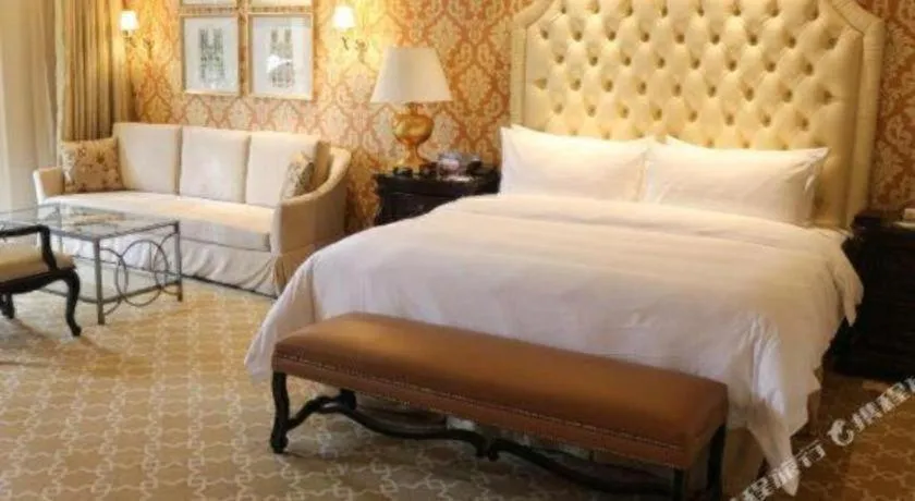 Bed in Wyndham Grand Plaza Royale Resort Nanjing