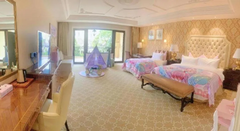 Bed in Wyndham Grand Plaza Royale Resort Nanjing