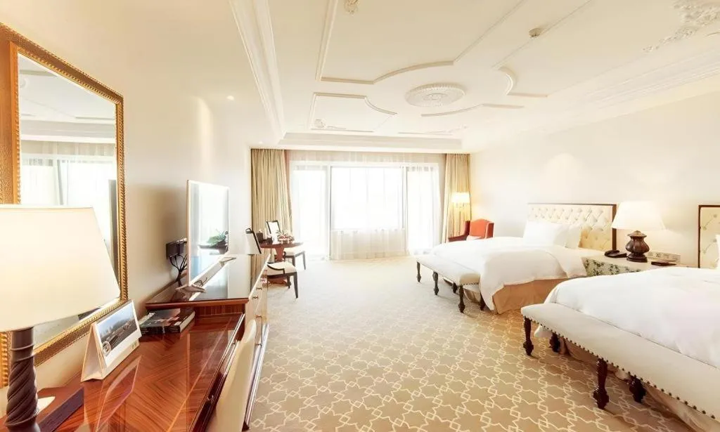 Bed in Wyndham Grand Plaza Royale Resort Nanjing