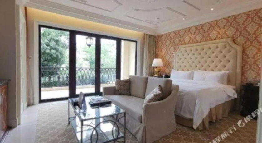 Bed in Wyndham Grand Plaza Royale Resort Nanjing