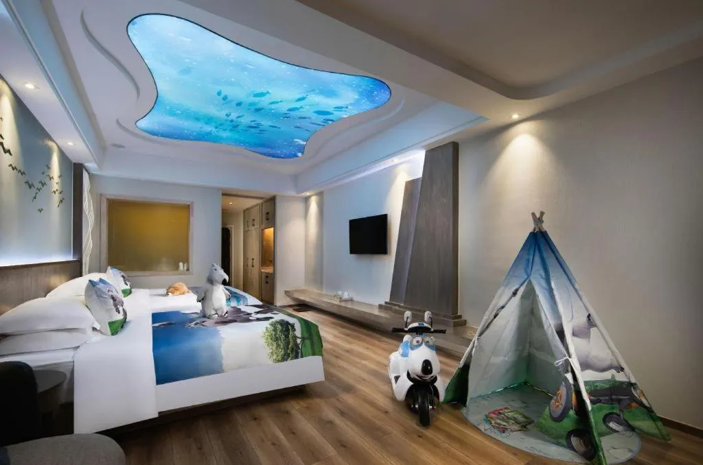 Bed in HuangMa holiday yacht view sea resort hotel