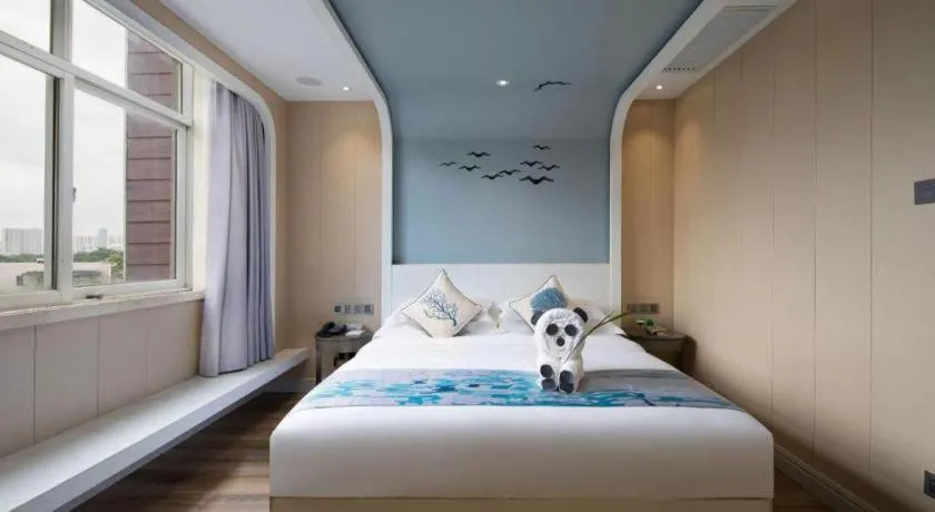 Bed in HuangMa holiday yacht view sea resort hotel