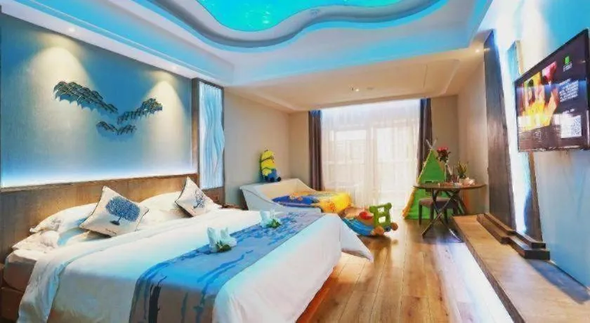 Bed in HuangMa holiday yacht view sea resort hotel